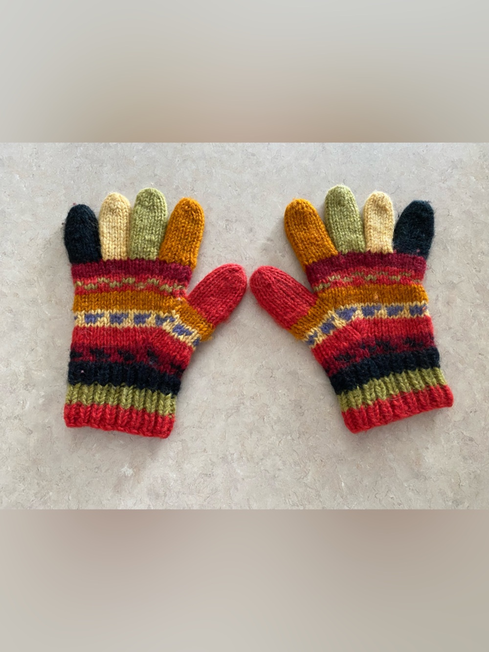 Newari handcrafted in Nepal for
Icelandic design colorful 100% wool gloves